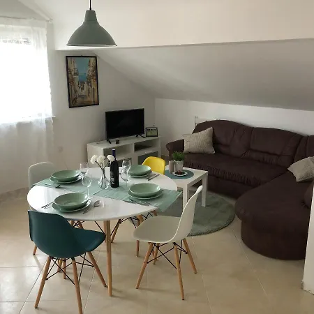 Apartman Vodice * 沃迪切