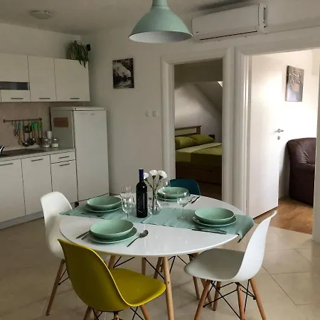 Apartman Vodice 公寓 *