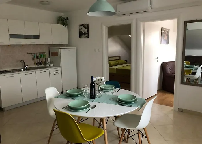 Apartman Vodice Appartamento *